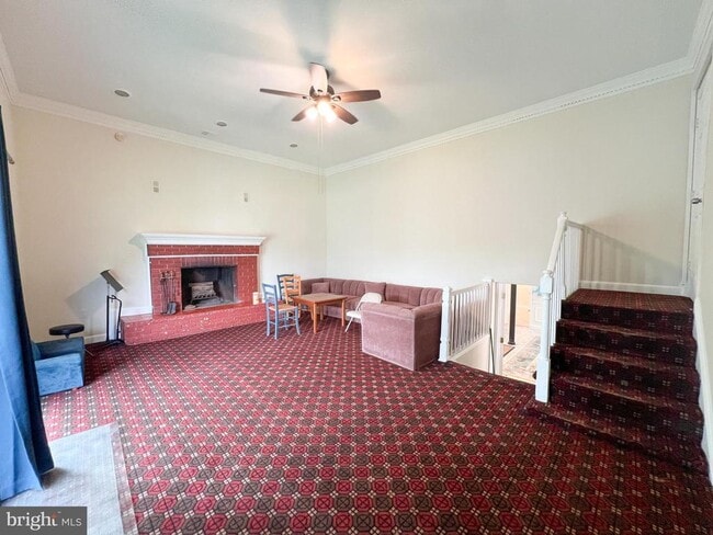 Primary Photo - 10209 Douglas Ave