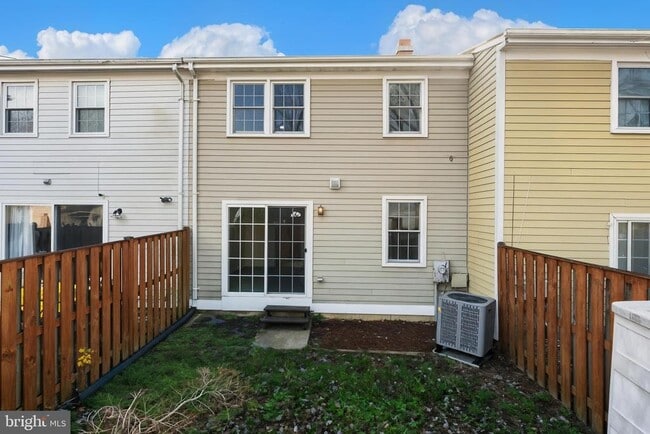 Building Photo - 1851 Sharwood Pl