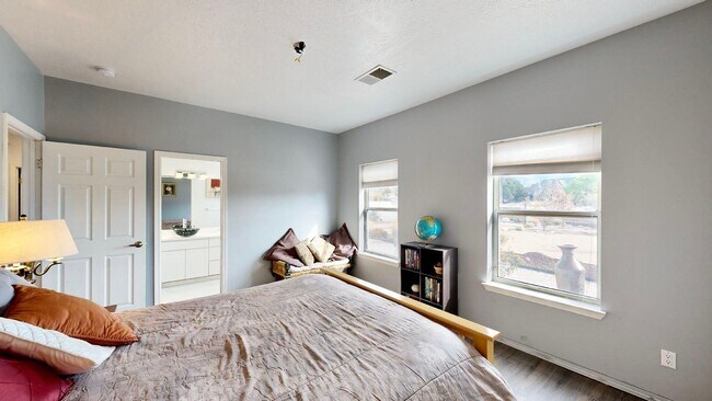 Building Photo - Move in Special Luxury 4 bedroom 4.5 bathr...