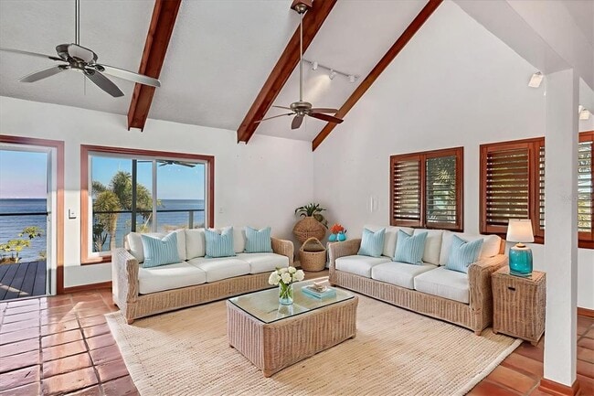 Building Photo - 3601 Coquina Key Dr SE