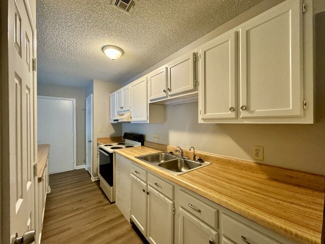 Building Photo - 3109 Darden Rd