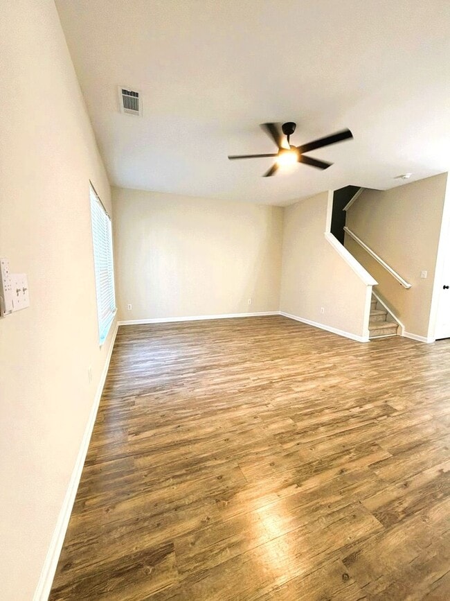 Building Photo - MOVE IN SPECIAL!! $500 OFF FIRST FULL MONTH