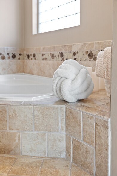 Building Photo - 25 Kettle Ct