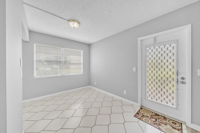 Building Photo - 308 Fanshaw H