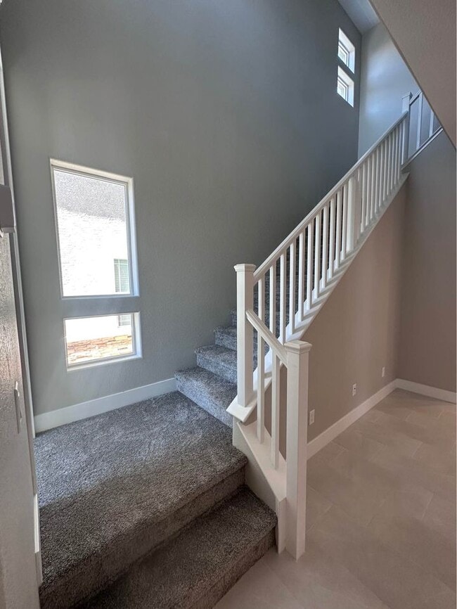 Building Photo - 678 Cottonwood Hill Pl
