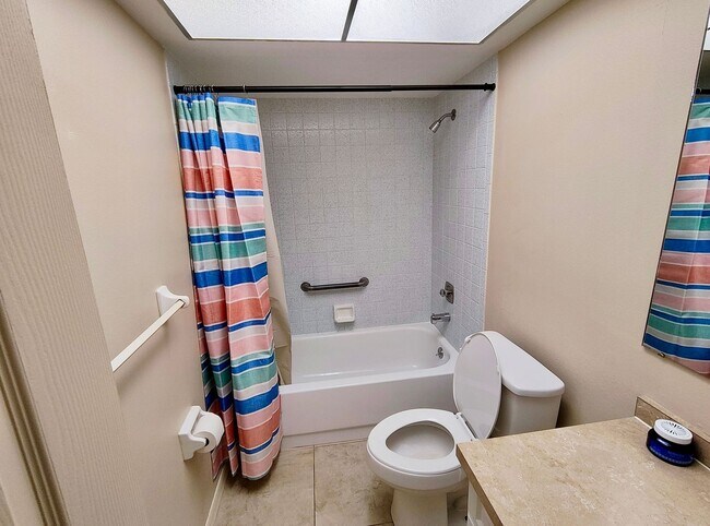 Building Photo - Charming Residence in a Prime Fort Myers Location