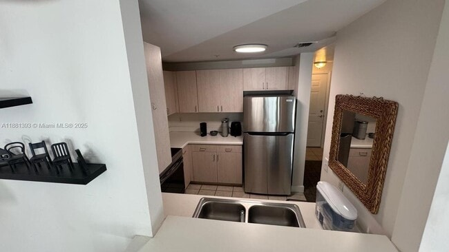 Building Photo - 50 Menores Ave