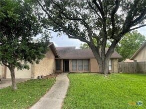 Building Photo - 218 Navajo Dr