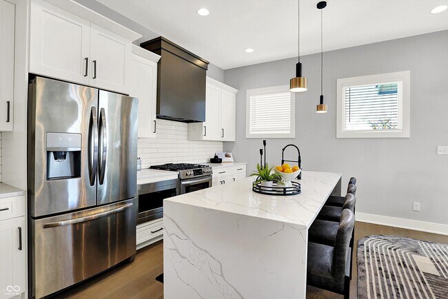 Building Photo - 816 East 21st St