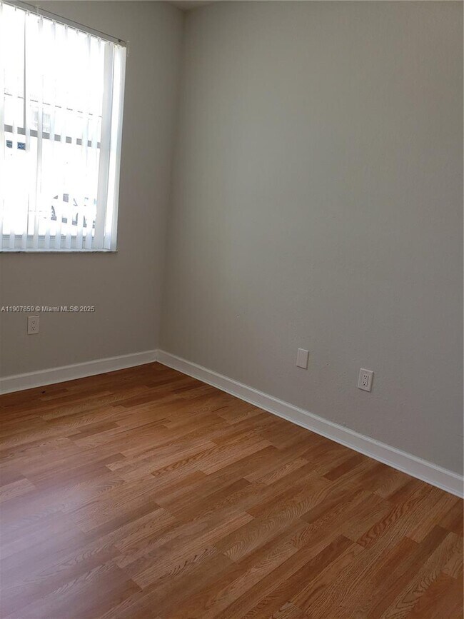 Building Photo - 1666 SE 27th Ct