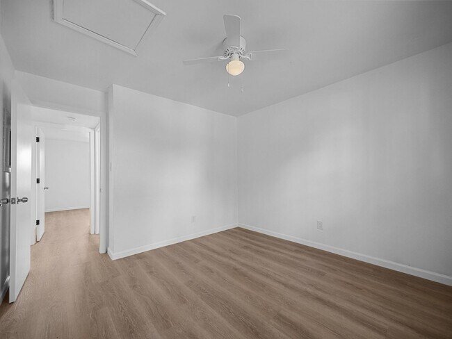 Building Photo - Ravenwood Apartments!!