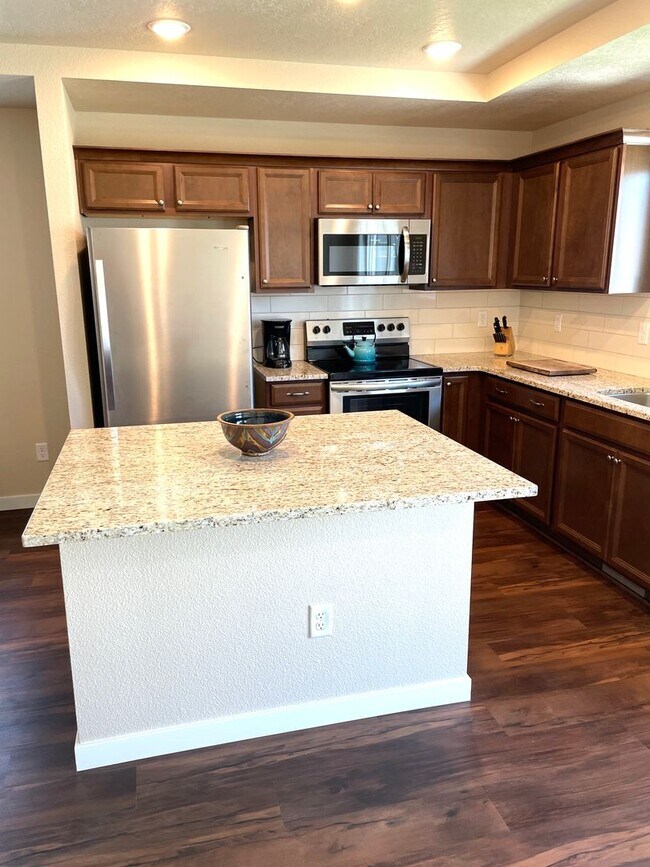 Building Photo - Beautiful 3-Bedroom Home