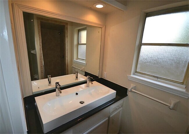 Building Photo - 11211 Ash Creek Dr
