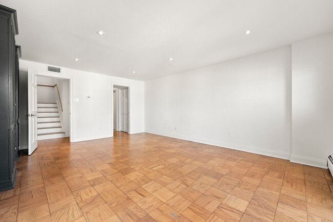 Building Photo - 200 Shearwater Ct W