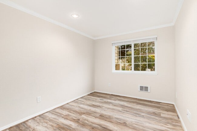 Building Photo - 1/2 off First month's rent! Beautifully updated Ground Floor 2 Bedroom 1 Bath Water/Sewer/Garbage...