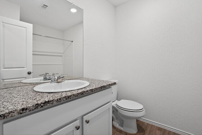 Building Photo - Move-In Ready 4/2 w/ Modern Layout in Growing San Antonio Community