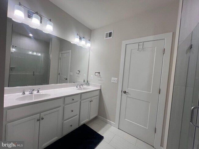 Building Photo - 44625 Wolfhound Sq