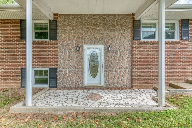 Building Photo - 2301 Old Lewis Rd
