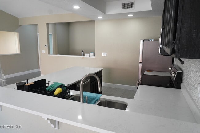 Building Photo - 4614 N Stanton St