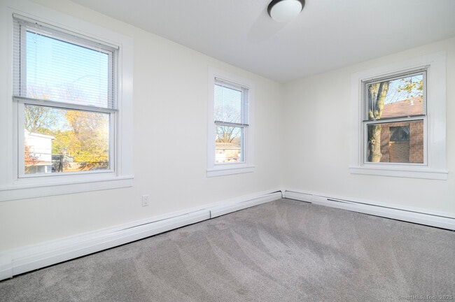 Building Photo - 6 Fremont Pl