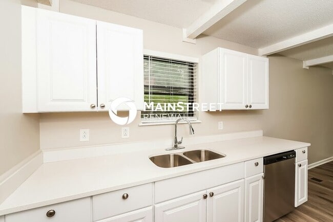 Building Photo - 3 Bedroom Pet-Friendly Home in pinson, AL with Main Street Renewal