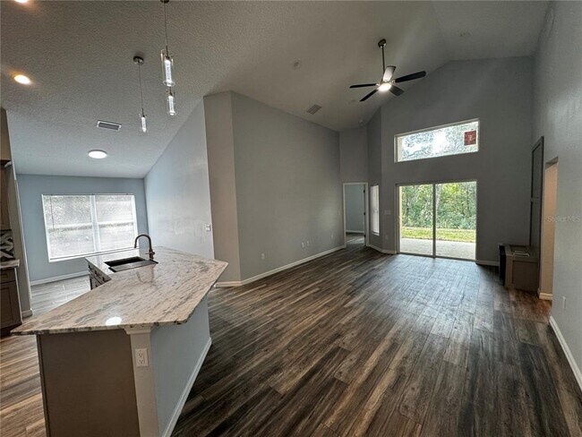 Building Photo - 25919 Sackamaxon Dr