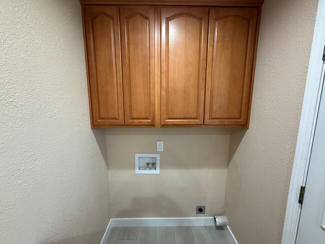 Building Photo - 3 bedroom single story in Manteca!