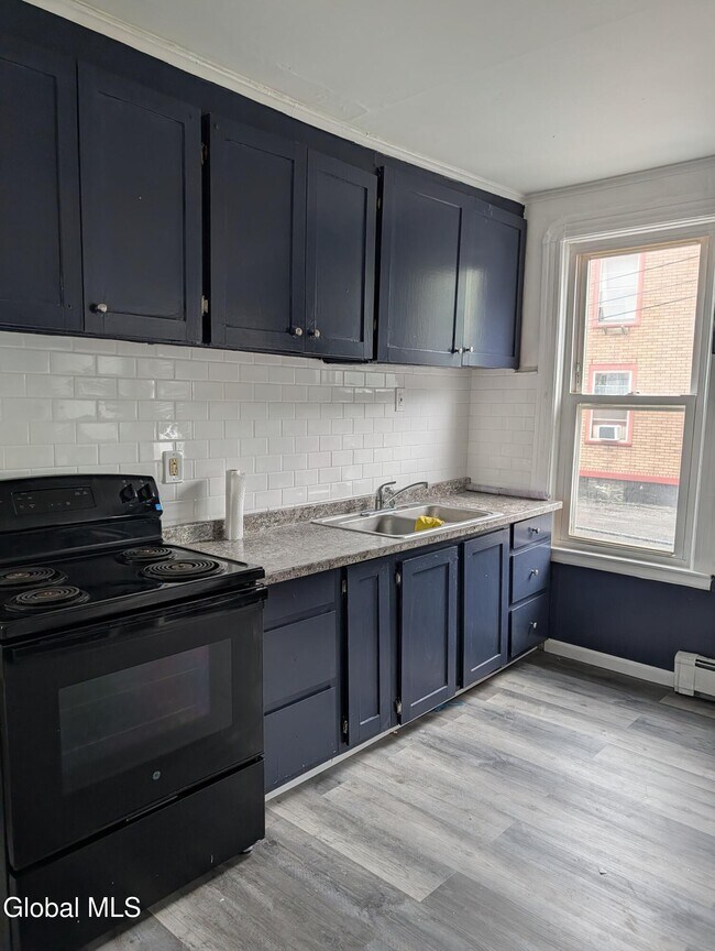 Building Photo - 120 Degraff St