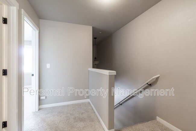 Building Photo - 7613 NE 31st Cir