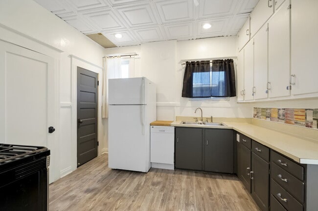 Building Photo - Live in Baker! Historic 2BD Home with Garage, Yard & Simplified Utilities