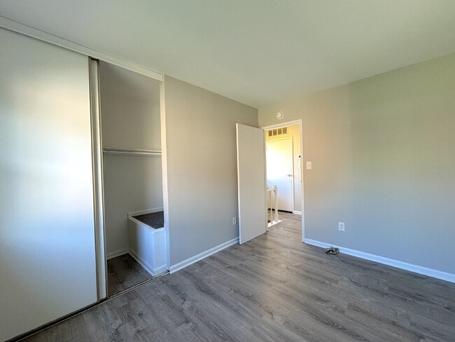 Building Photo - Charming Lorton Rental with Modern Amenities