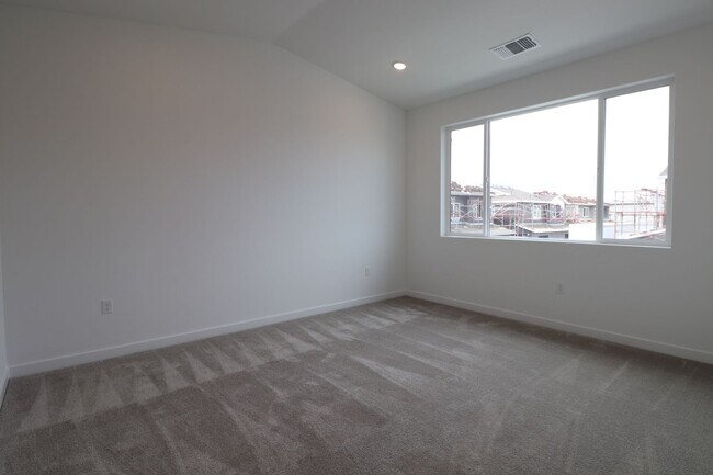 Building Photo - 1713 River Vis