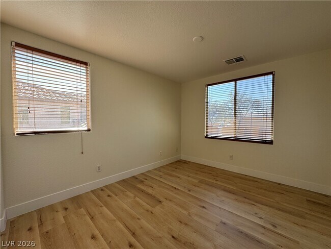 Building Photo - 1030 E Eldorado Ln