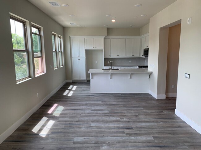 Building Photo - Luxury Apartment in The Cannery