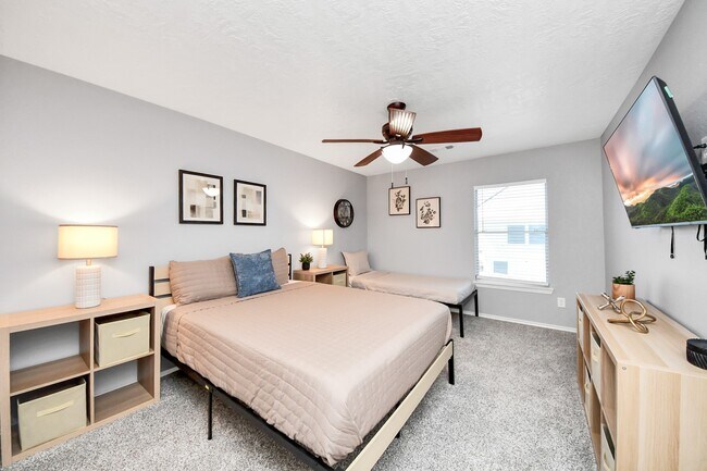 Building Photo - 12711 Laurel Bank Way