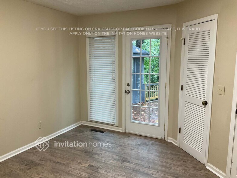 Building Photo - 1533 Hillhaven Dr