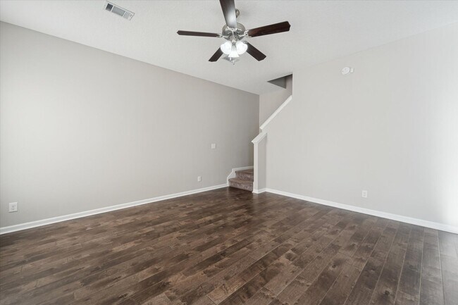 Building Photo - AVAILABLE NOW! (Pet Friendly)