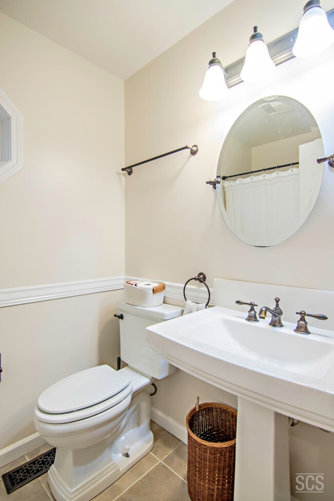 Building Photo - 3810 Tecoma Dr