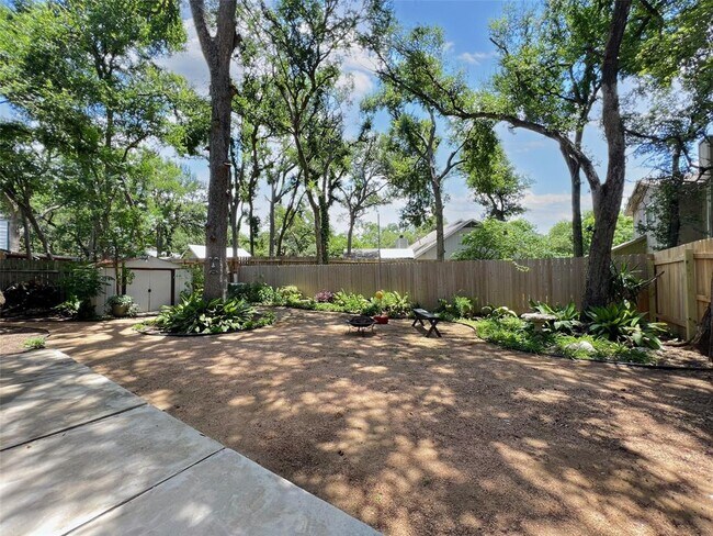 Building Photo - 9731 Anderson Village Dr