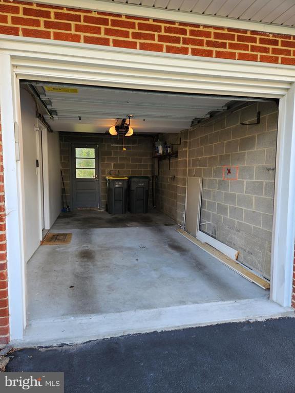 Building Photo - 2622 Boxwood Dr
