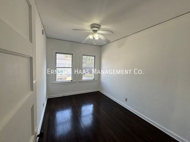 Building Photo - 528.5 N Kenmore Ave