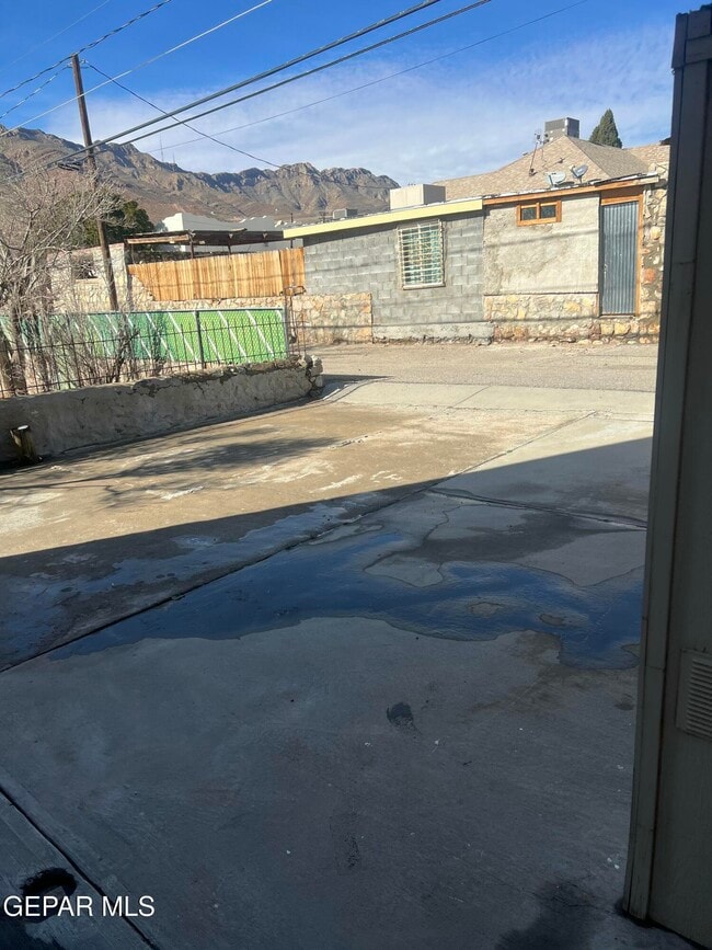 Building Photo - 3017 Altura Ave