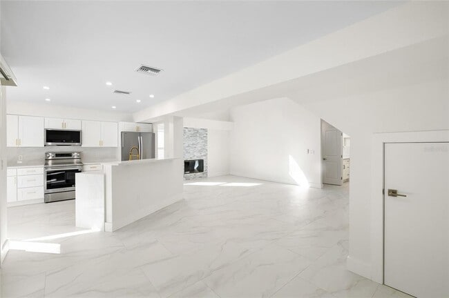 Building Photo - 1801 Laurence Ct