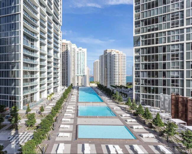Building Photo - 485 Brickell Ave