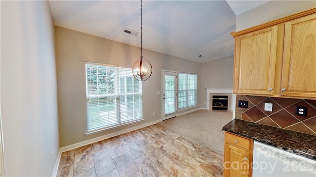 Building Photo - 8321 Suttonview Dr