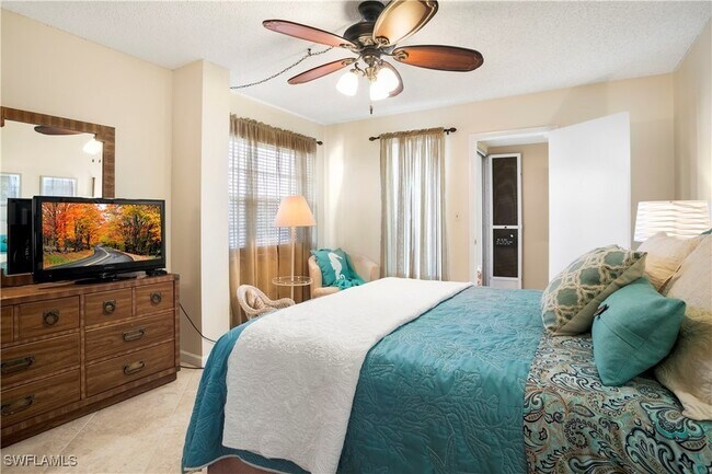 Building Photo - 3443 Gulf Shore Blvd N