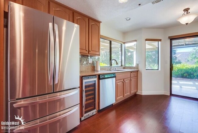 Building Photo - Elegant & Bright 2Bdm 2Ba Home in Vista Va...