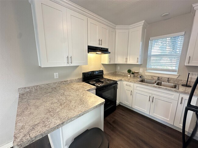 Building Photo - 1304 Ave N Ursuline St