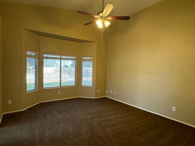 Building Photo - GORGEOUS 3 BEDROOM 2 BATH CUL DE SAC HOME FOR RENT