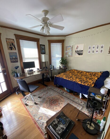 Building Photo - 31 Iroquois St